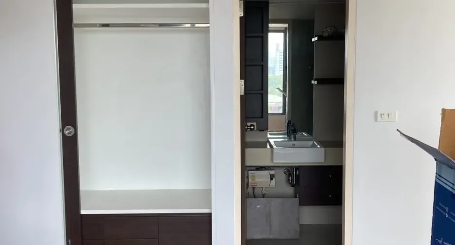 For rent 2 bedrooms condo in Phaya Thai, Bangkok