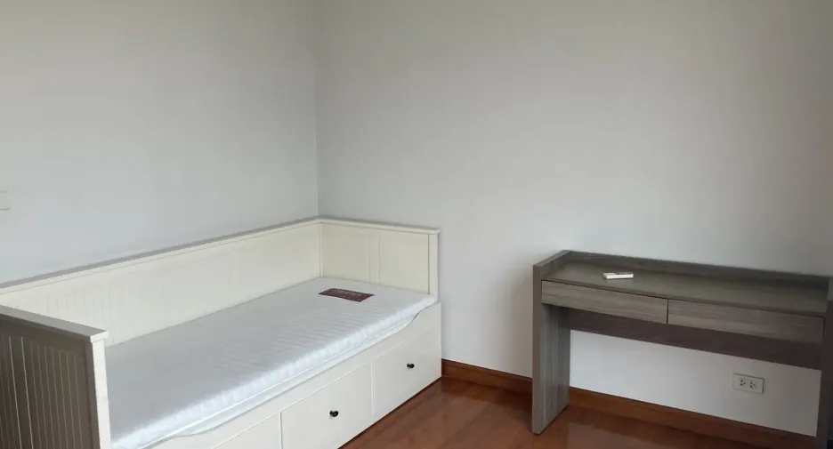 For rent 2 bedrooms condo in Phaya Thai, Bangkok
