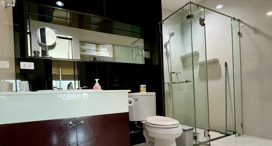 Condo en alquiler de 2 habitaciones en Pathum Wan, Bangkok
