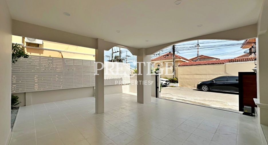For sale 4 bedrooms house in Bang Lamung, Chonburi