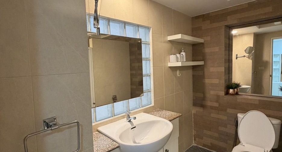 For rent 2 bedrooms condo in Bang Lamung, Chonburi