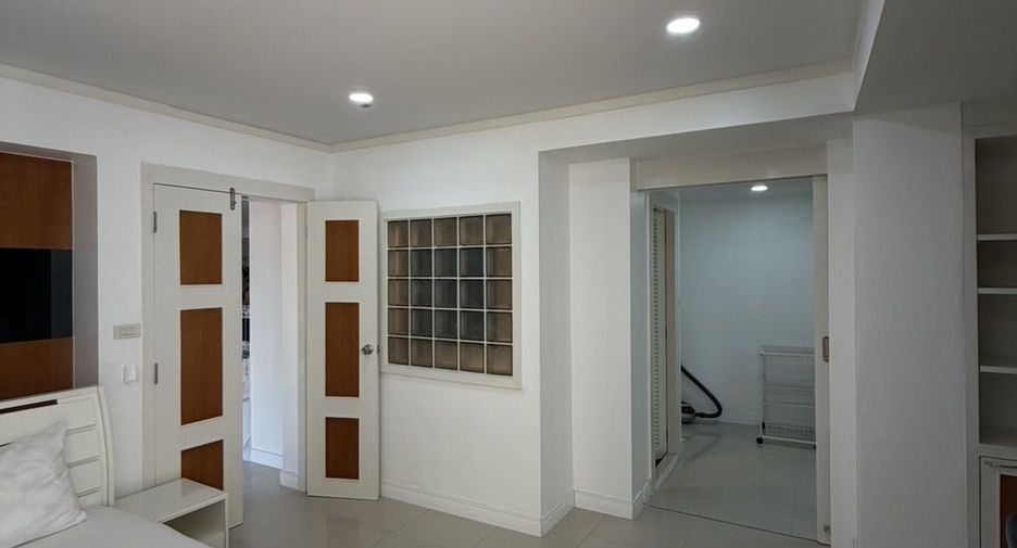 For rent 2 bedrooms condo in Bang Lamung, Chonburi