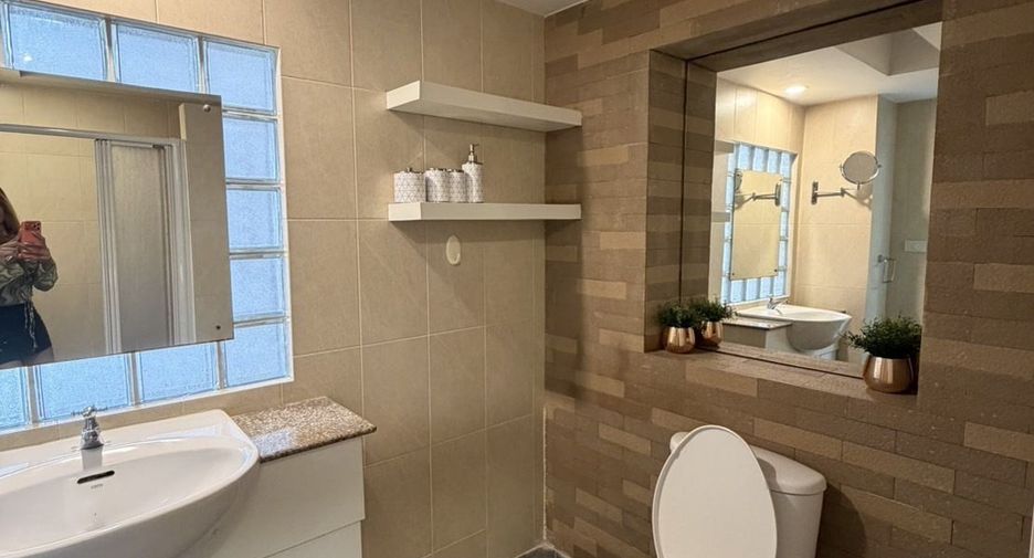 For rent 2 bedrooms condo in Bang Lamung, Chonburi