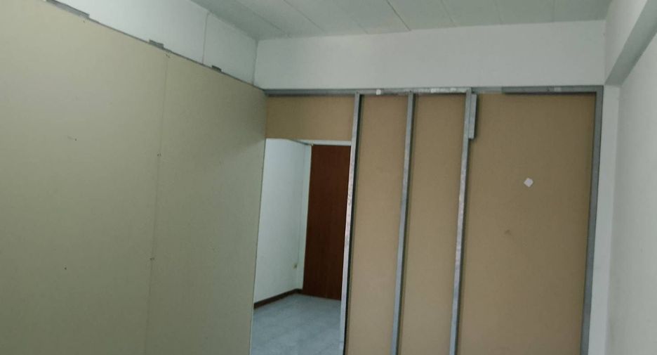 For sale and for rent 3 bedrooms retail Space in Bang Lamung, Chonburi