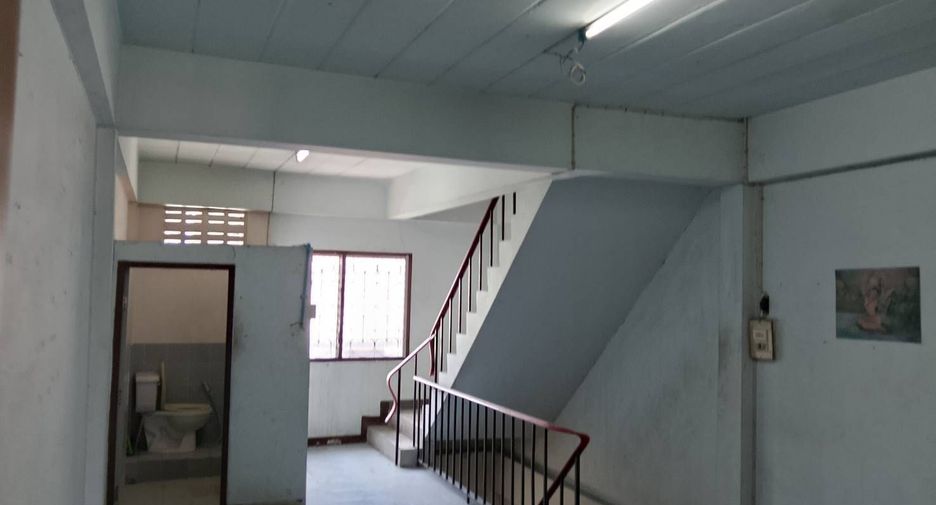 For sale and for rent 3 bedrooms retail Space in Bang Lamung, Chonburi