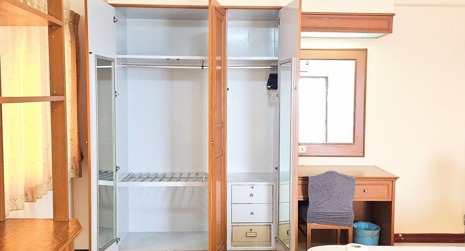 For rent 3 bedrooms apartment in Suan Luang, Bangkok