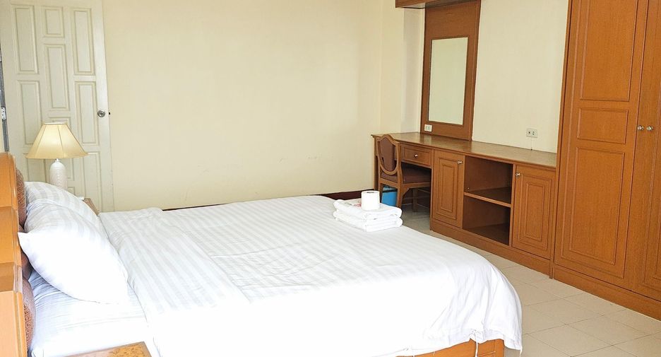 For rent 3 bedrooms apartment in Suan Luang, Bangkok