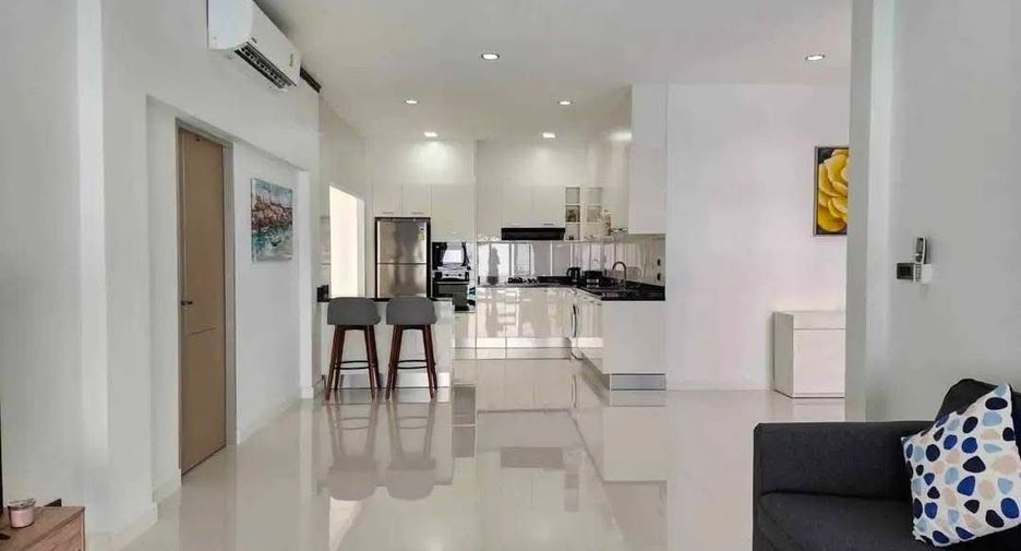 À louer 3 chambres villa à Mueang Phuket, Phuket