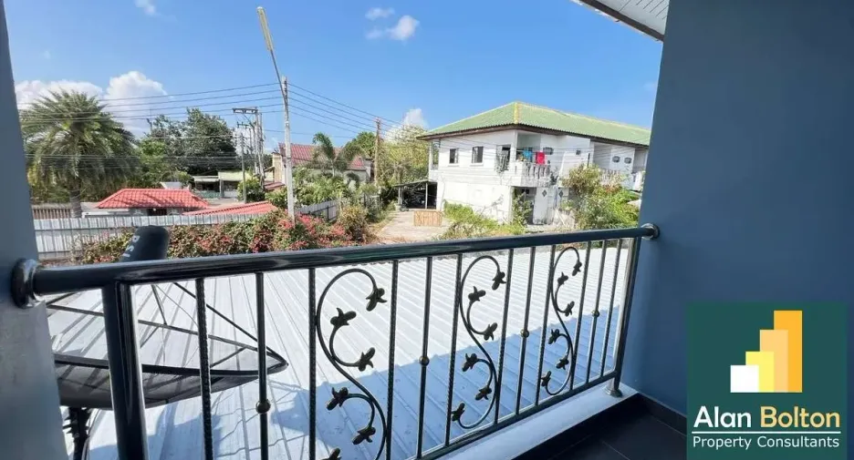 For rent 2 bedrooms townhouse in Jomtien, Pattaya