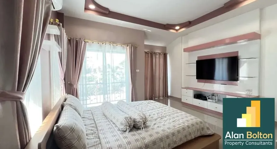 For rent 2 bedrooms townhouse in Jomtien, Pattaya