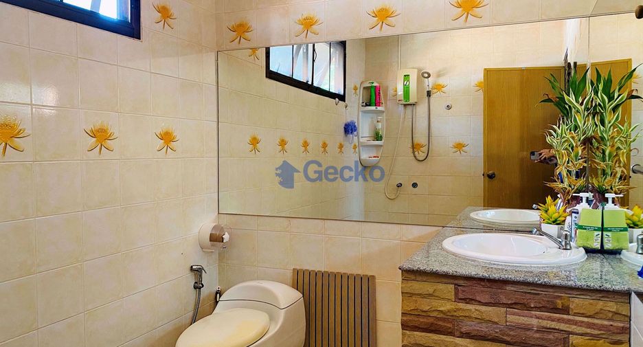 For sale 4 bedrooms house in Jomtien, Pattaya