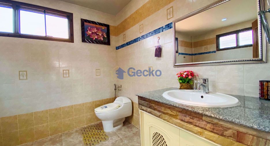 For sale 4 bedrooms house in Jomtien, Pattaya