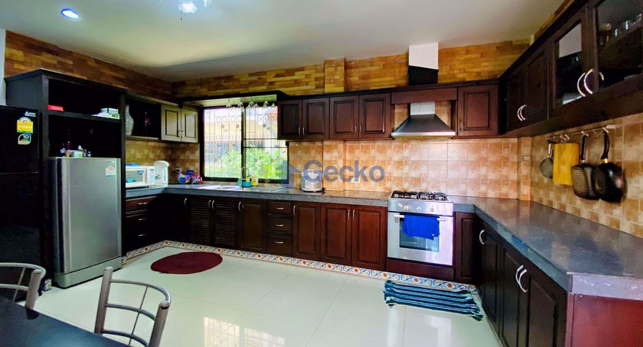 For sale 4 bedrooms house in Jomtien, Pattaya