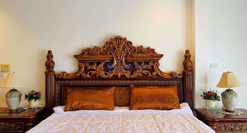 For sale 4 bedrooms house in Jomtien, Pattaya