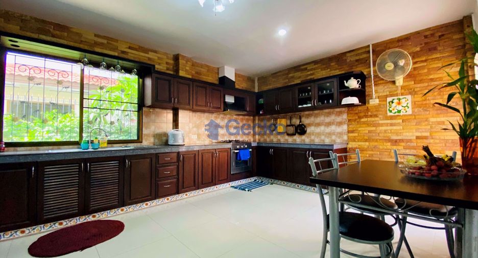 For sale 4 bedrooms house in Jomtien, Pattaya