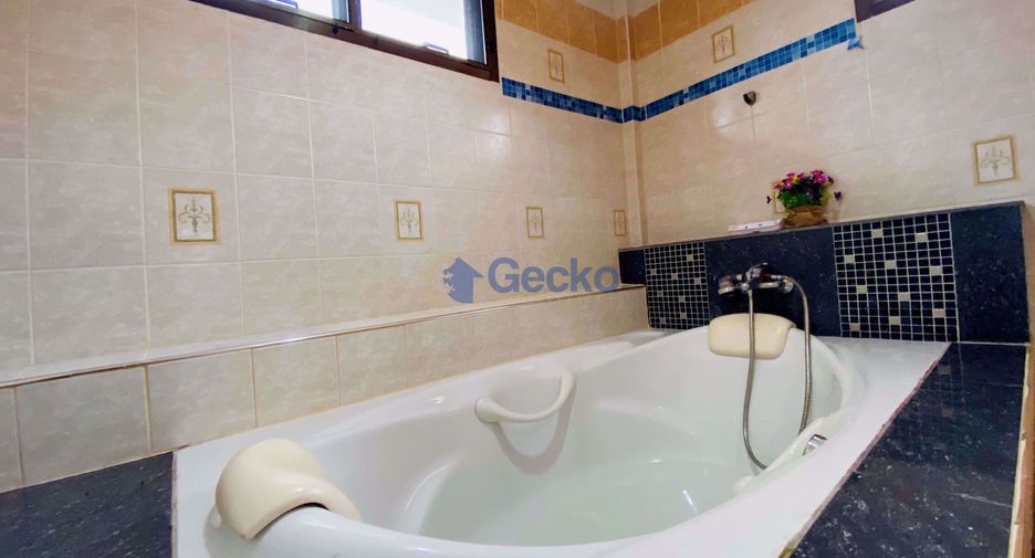 For sale 4 bedrooms house in Jomtien, Pattaya