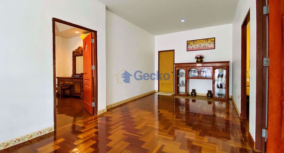 For sale 4 bedrooms house in Jomtien, Pattaya