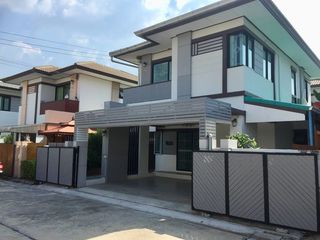 Casa en alquiler y en venta de 3 habitaciones en Bang Lamung, Chonburi