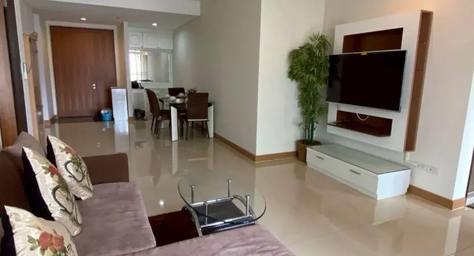 For rent 4 bedrooms condo in Watthana, Bangkok