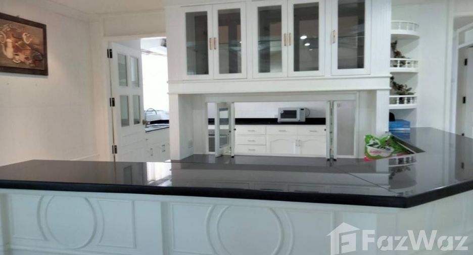 For rent 4 bedrooms condo in Watthana, Bangkok