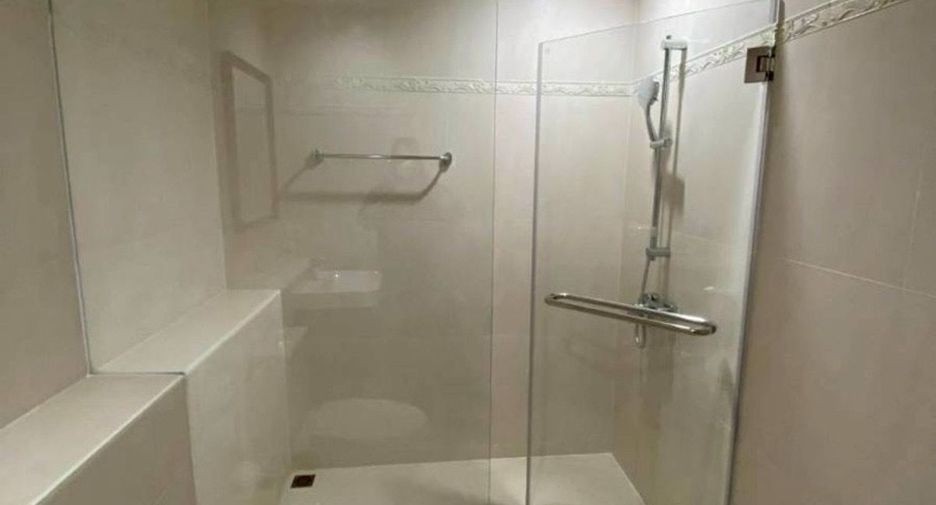 For rent 4 bedrooms condo in Watthana, Bangkok