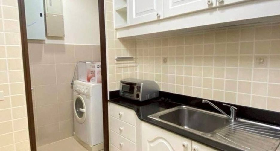 For rent 4 bedrooms condo in Watthana, Bangkok