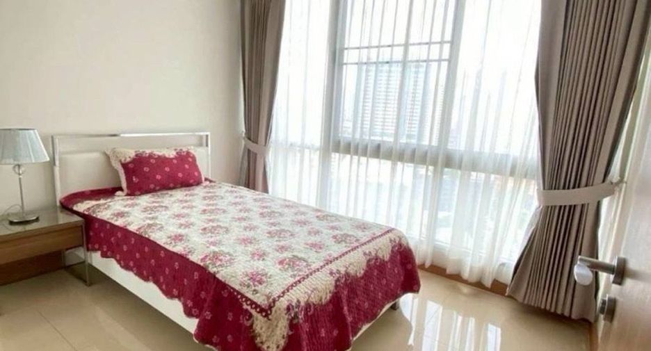 For rent 4 bedrooms condo in Watthana, Bangkok