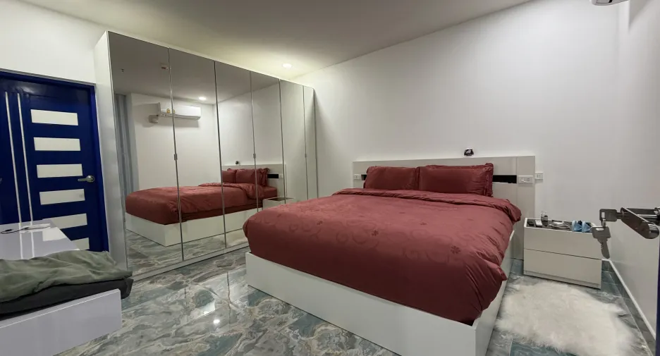 For sale 2 bedrooms condo in Watthana, Bangkok