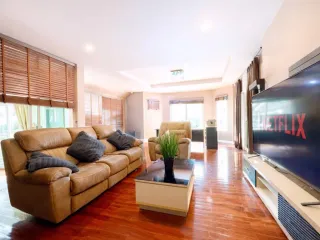 Haus zum Kauf mit 5 Zimmer in Bang Lamung, Chonburi