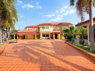 Haus zum Kauf mit 5 Zimmer in Bang Lamung, Chonburi