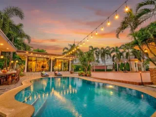 Haus zum Kauf mit 5 Zimmer in Bang Lamung, Chonburi