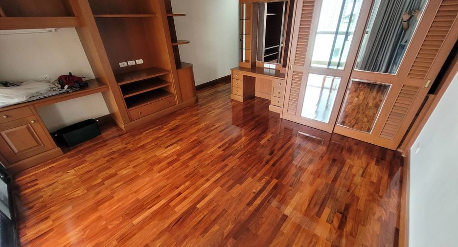 For rent 3 bedrooms condo in Watthana, Bangkok