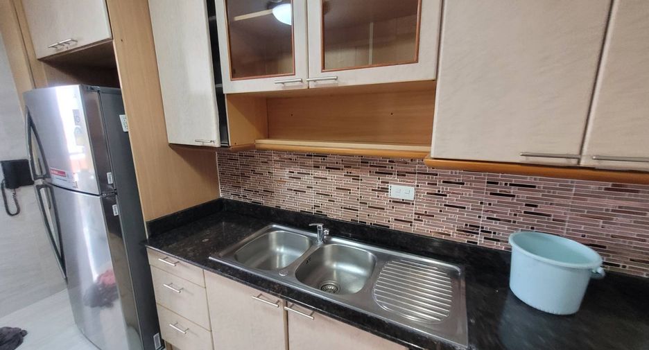 For rent 3 bedrooms condo in Watthana, Bangkok