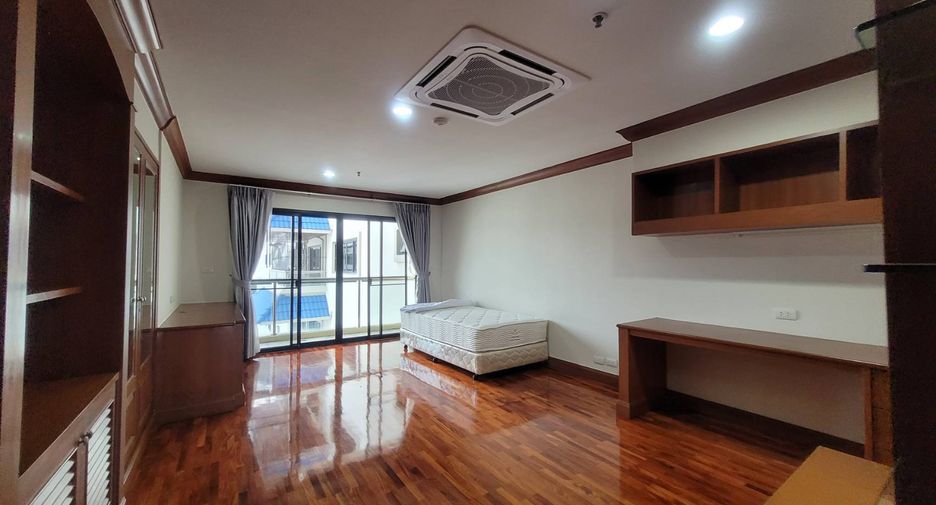 For rent 3 bedrooms condo in Watthana, Bangkok