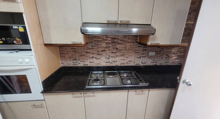 For rent 3 bedrooms condo in Watthana, Bangkok