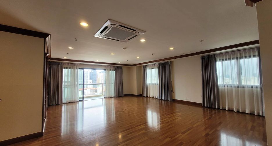 For rent 3 bedrooms condo in Watthana, Bangkok