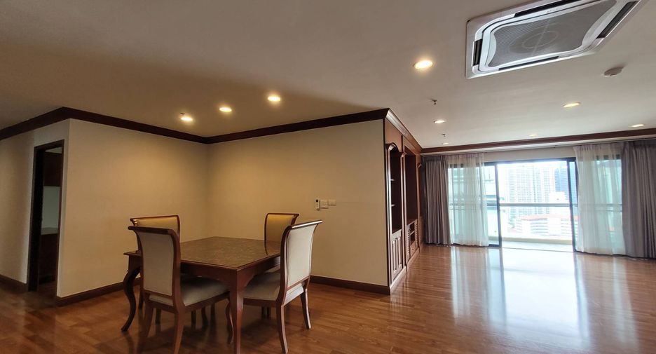 For rent 3 bedrooms condo in Watthana, Bangkok