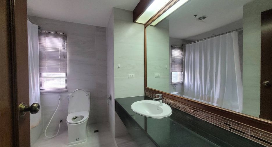 For rent 3 bedrooms condo in Watthana, Bangkok