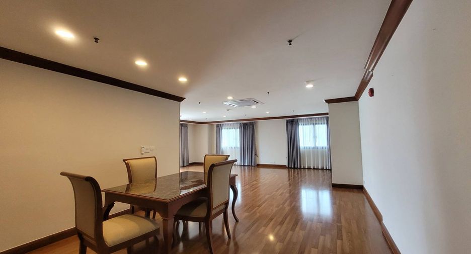 For rent 3 bedrooms condo in Watthana, Bangkok