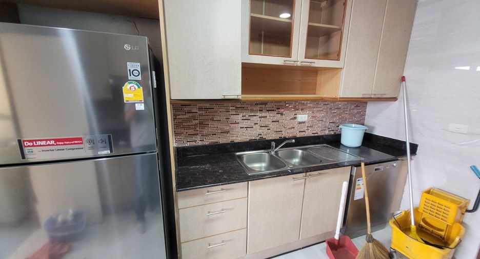 For rent 3 bedrooms condo in Watthana, Bangkok