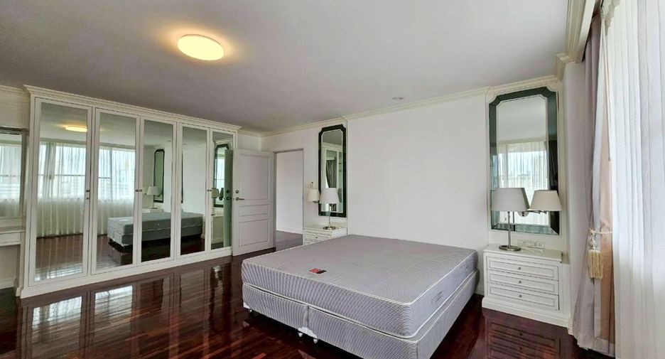 For rent 3 bedrooms condo in Watthana, Bangkok
