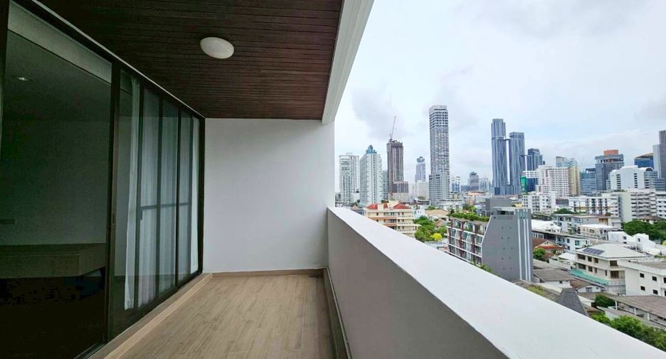 For rent 3 bedrooms condo in Watthana, Bangkok