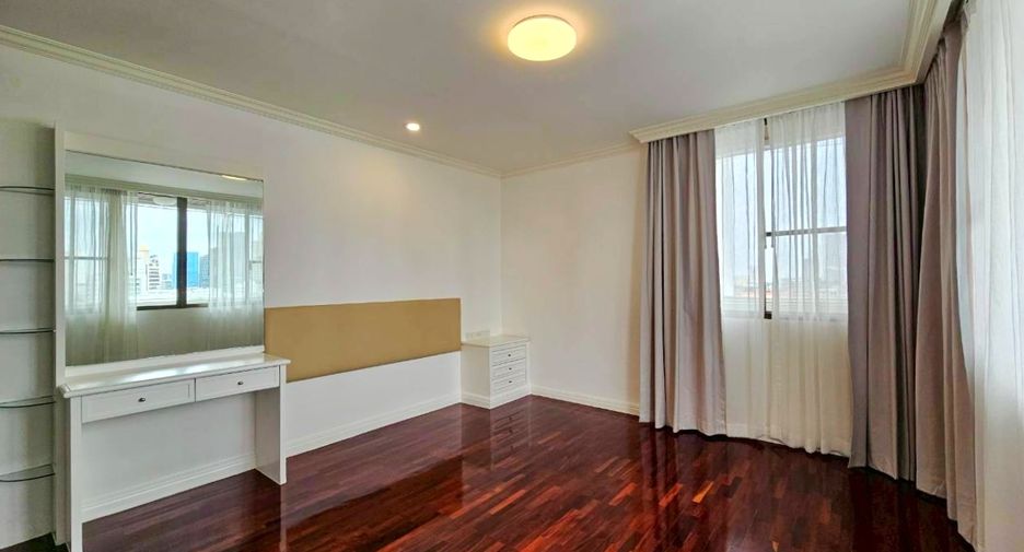 For rent 3 bedrooms condo in Watthana, Bangkok