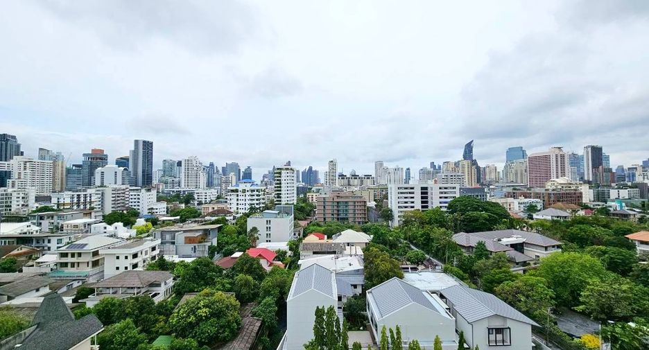 For rent 3 bedrooms condo in Watthana, Bangkok
