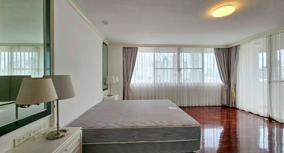 For rent 3 bedrooms condo in Watthana, Bangkok