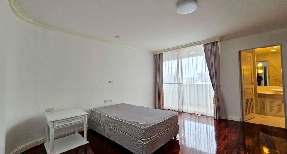 For rent 3 bedrooms condo in Watthana, Bangkok