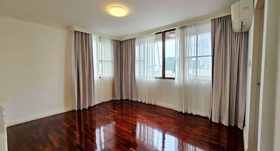 For rent 3 bedrooms condo in Watthana, Bangkok