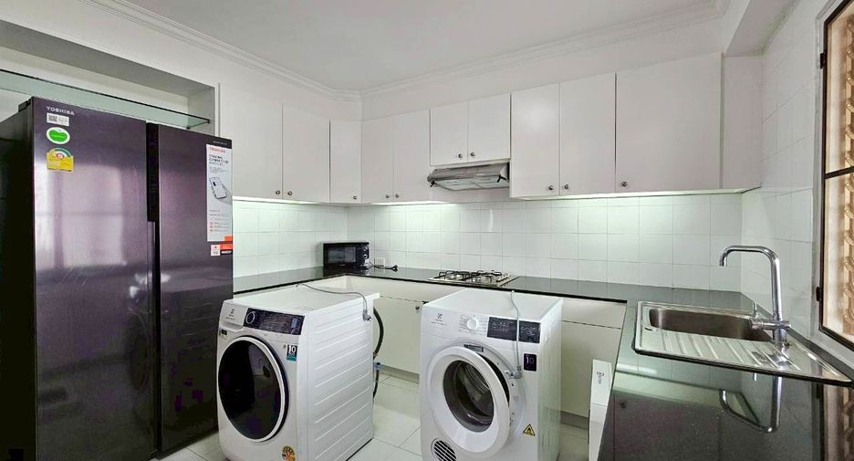 For rent 3 bedrooms condo in Watthana, Bangkok