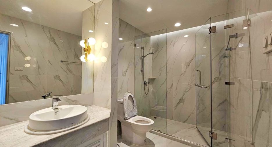For rent 3 bedrooms condo in Watthana, Bangkok