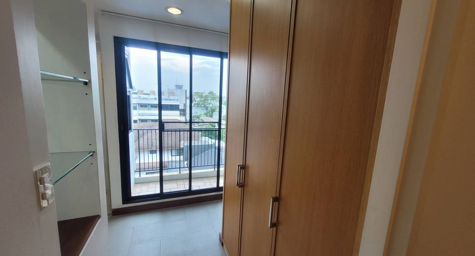 For rent 3 bedrooms condo in Watthana, Bangkok